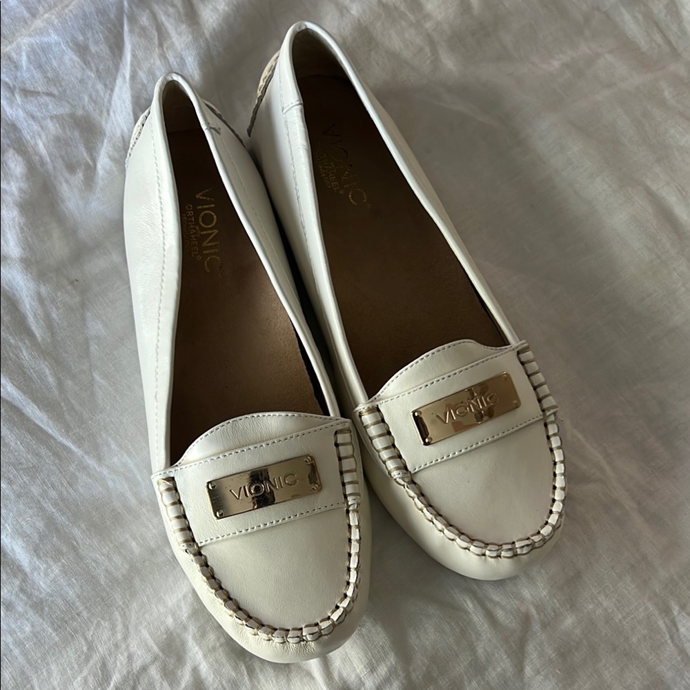 Like New Vionic Sydney Driving Loafers White Leather Slip On Shoes Women’s 9.5